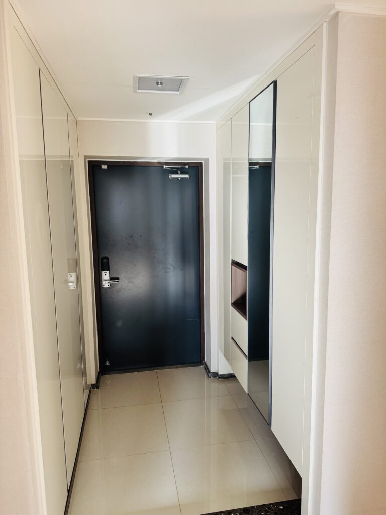 셀프
인테리어 전 현관 사진